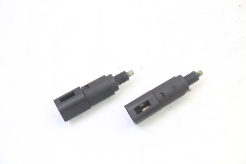 photo de BREMSLICHTSCHALTER PIAGGIO MP3 125 (2006 - 2014) - Detailansicht des Bauteils