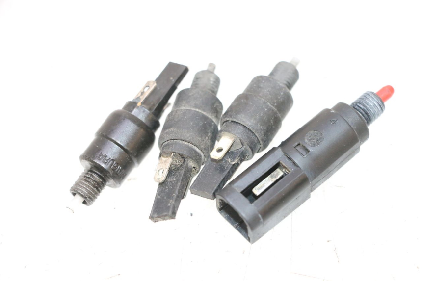photo de BREMSLICHTSCHALTER PIAGGIO MP3 RL 250 (2006 - 2010) - Detailansicht des Bauteils