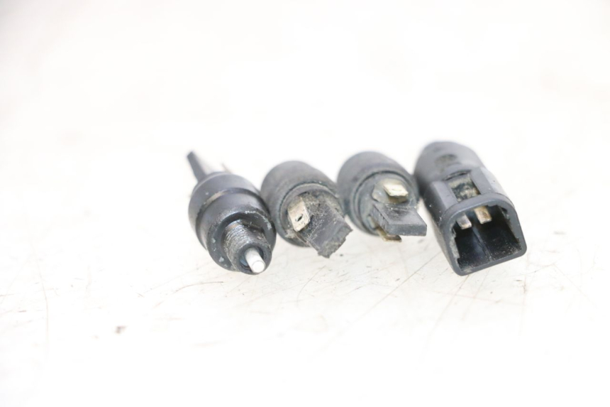 photo de BREMSLICHTSCHALTER PIAGGIO MP3 RL 250 (2006 - 2010) - Zoom auf Gebrauchszustand