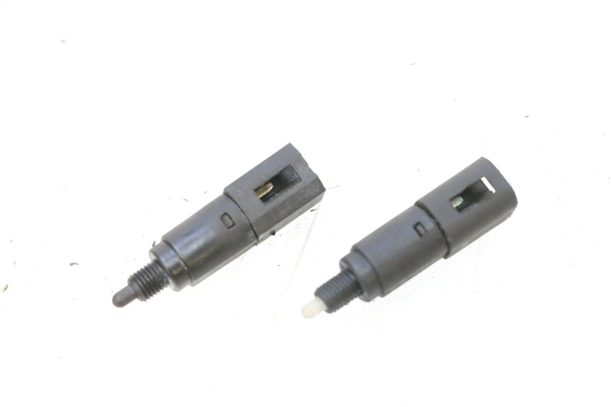photo de BREMSLICHTSCHALTER PIAGGIO MP3 125 (2006 - 2014) - Hauptansicht