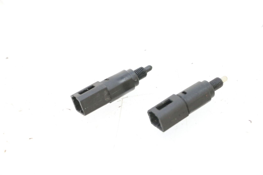 photo de BREMSLICHTSCHALTER PIAGGIO MP3 125 (2006 - 2014) - Detailansicht des Bauteils