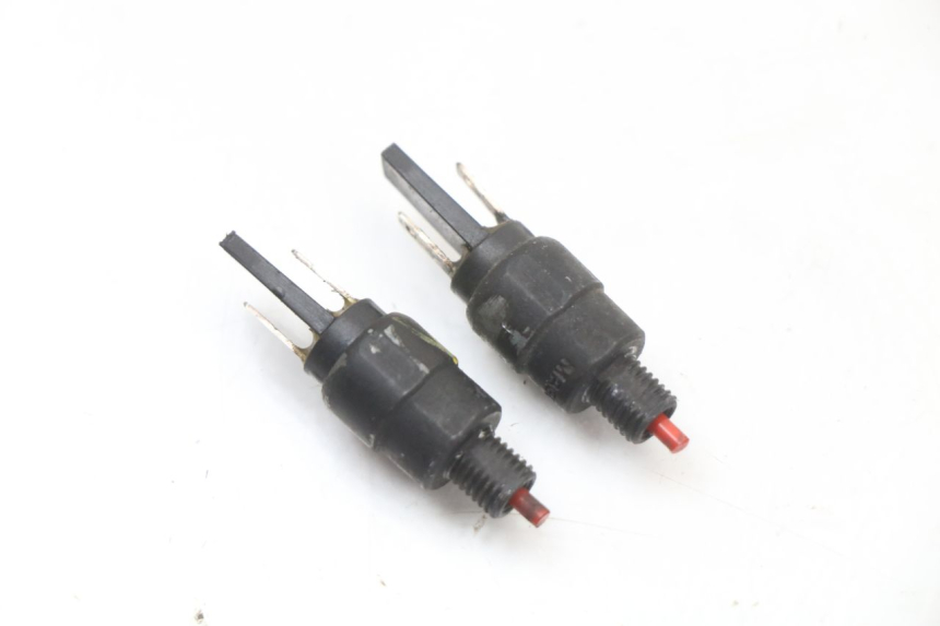 photo de BREMSLICHTSCHALTER PIAGGIO NEW TYPHOON 50 (2018 - 2021) - Zoom auf Gebrauchszustand