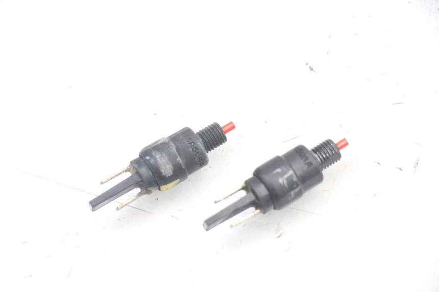 photo de BREMSLICHTSCHALTER PIAGGIO NEW TYPHOON 50 (2018 - 2021) - Zoom auf Gebrauchszustand