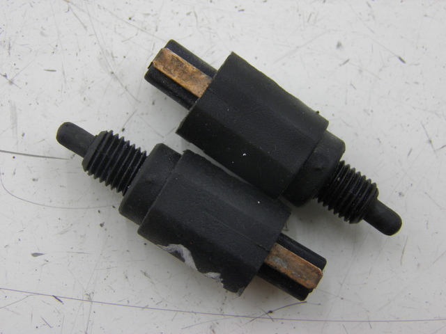 photo de BREMSLICHTSCHALTER PIAGGIO BEVERLY 125 (1998 - 2005) - Hauptansicht
