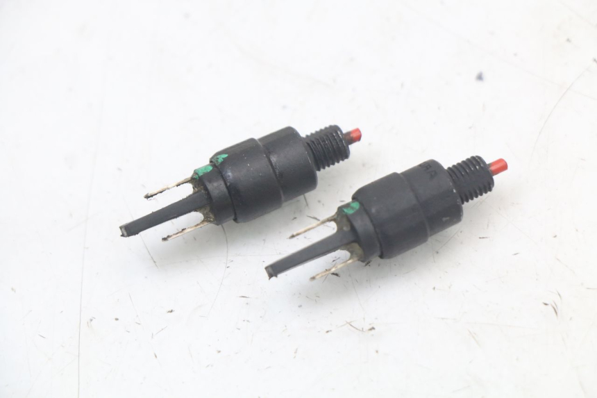 photo de BREMSLICHTSCHALTER PIAGGIO LIBERTY IGET 4T 50 (2021 - 2025) - Zoom auf Gebrauchszustand