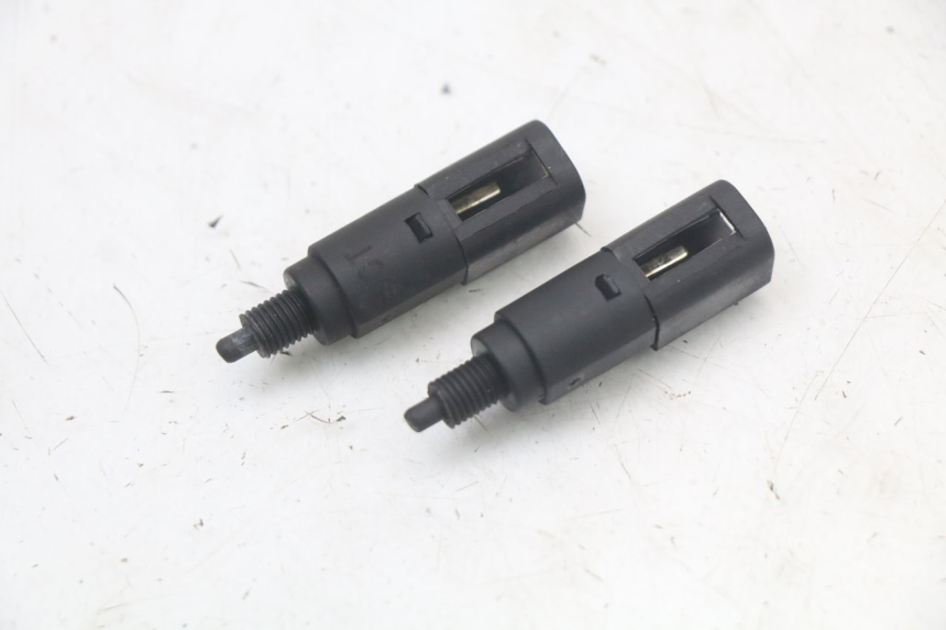 photo de BREMSLICHTSCHALTER PIAGGIO NEW TYPHOON 50 (2010 - 2017) - Detailansicht des Bauteils