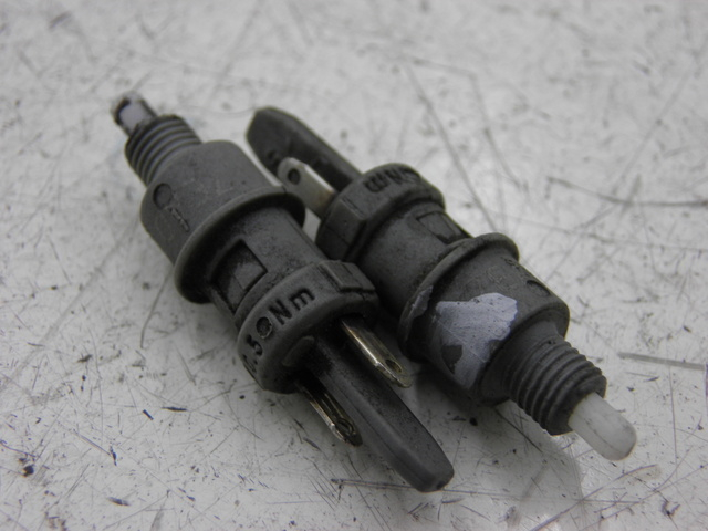 photo de BREMSLICHTSCHALTER PIAGGIO TYPHOON 50 (2000 - 2009) - Hauptansicht