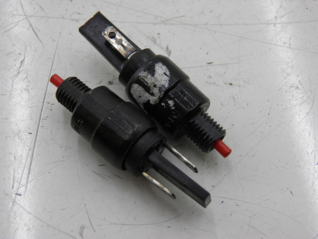 photo de BREMSLICHTSCHALTER PIAGGIO XEVO - X EVO 125 (2010 - 2015) - Hauptansicht