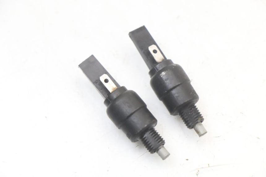 photo de BREMSLICHTSCHALTER APRILIA SCARABEO GT 125 (1999 - 2007) - Detailansicht des Bauteils