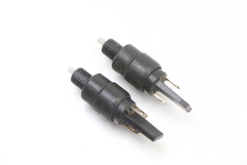 photo de BREMSLICHTSCHALTER APRILIA SR CARB LC 2T 50 (2004 - 2012) - Detailansicht des Bauteils