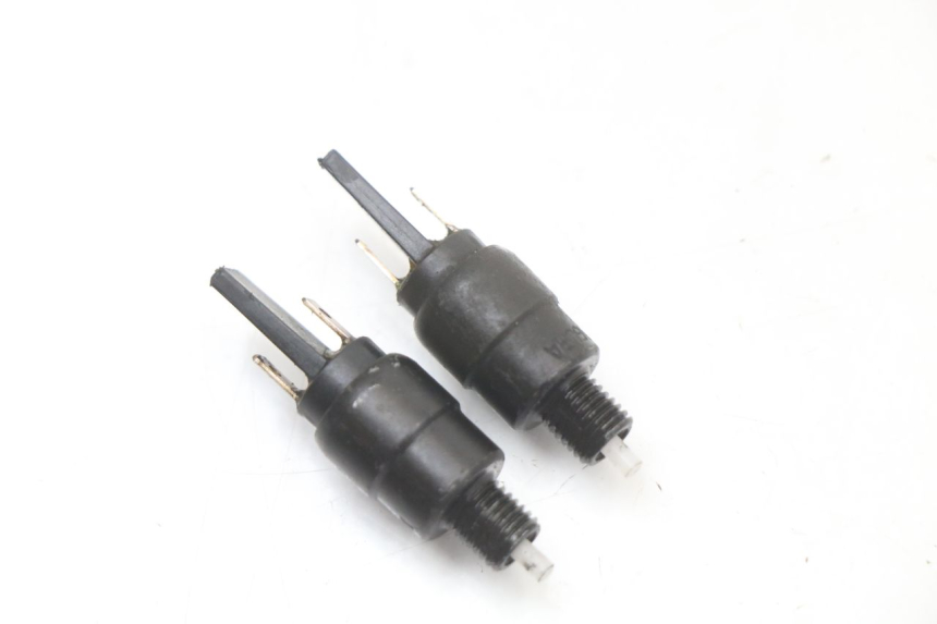 photo de BREMSLICHTSCHALTER APRILIA SR CARB LC 2T 50 (2004 - 2012) - Zoom auf Gebrauchszustand