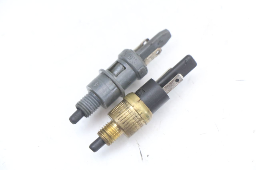 photo de BREMSLICHTSCHALTER PEUGEOT STREETZONE I 2T 50 (2018 - 2020) - Zoom auf Gebrauchszustand