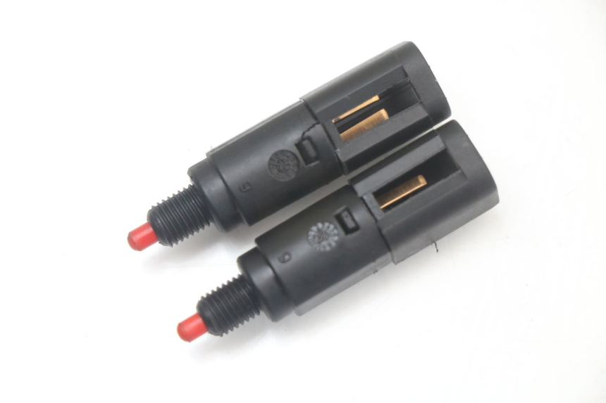 photo de BREMSLICHTSCHALTER PIAGGIO VESPA LX 125 (2005 - 2010) - Zoom auf Gebrauchszustand