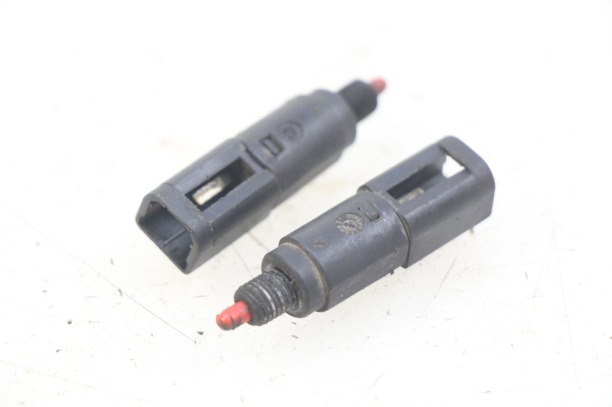 photo de BREMSLICHTSCHALTER PIAGGIO VESPA S 2T 50 (2007 - 2014) - Zoom auf Gebrauchszustand