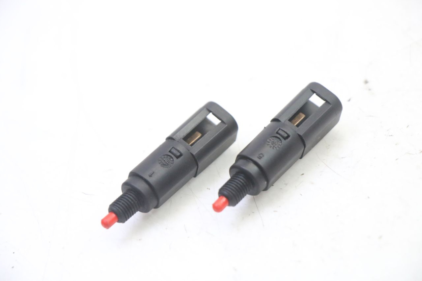 photo de BREMSLICHTSCHALTER PIAGGIO X9 EVOLUTION 125 (2003 - 2007) - Detailansicht des Bauteils