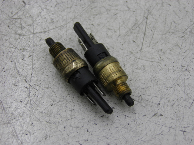 photo de BREMSLICHTSCHALTER YAMAHA YN NEO'S 50 (1997 - 2004) - Alternative Perspektive