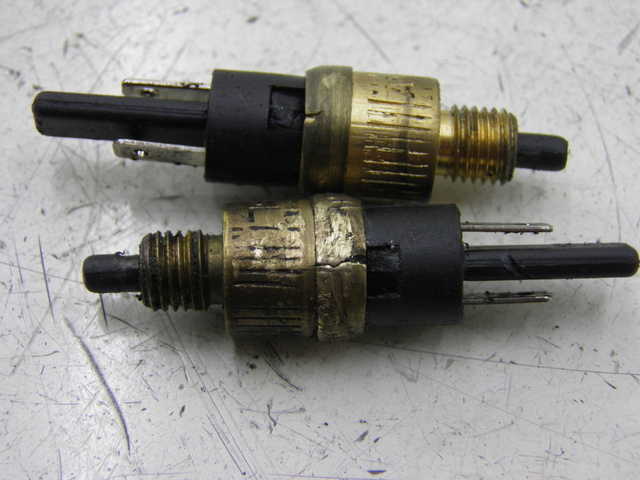 photo de BREMSLICHTSCHALTER YAMAHA YN NEO'S 50 (1997 - 2004) - Technische Nahaufnahme