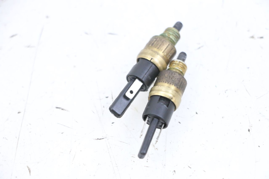 photo de BREMSLICHTSCHALTER YAMAHA YP MAJESTY 125 (2002 - 2006) - Detailansicht des Bauteils