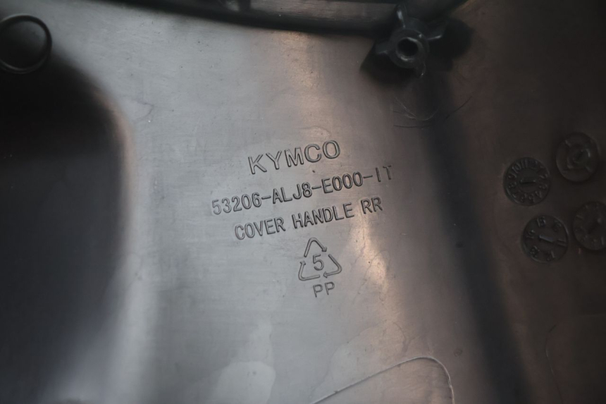 photo de HINTERE LENKERABDECKUNG KYMCO AGILITY CITY 2T 50 (2008 - 2016) - Oberflächenzustand und Material