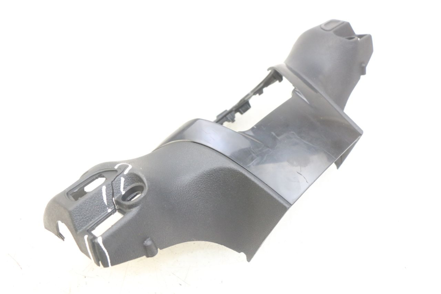 photo de HINTERE LENKERABDECKUNG PIAGGIO BEVERLY 125 (2010 - 2015) - Details der Befestigungspunkte