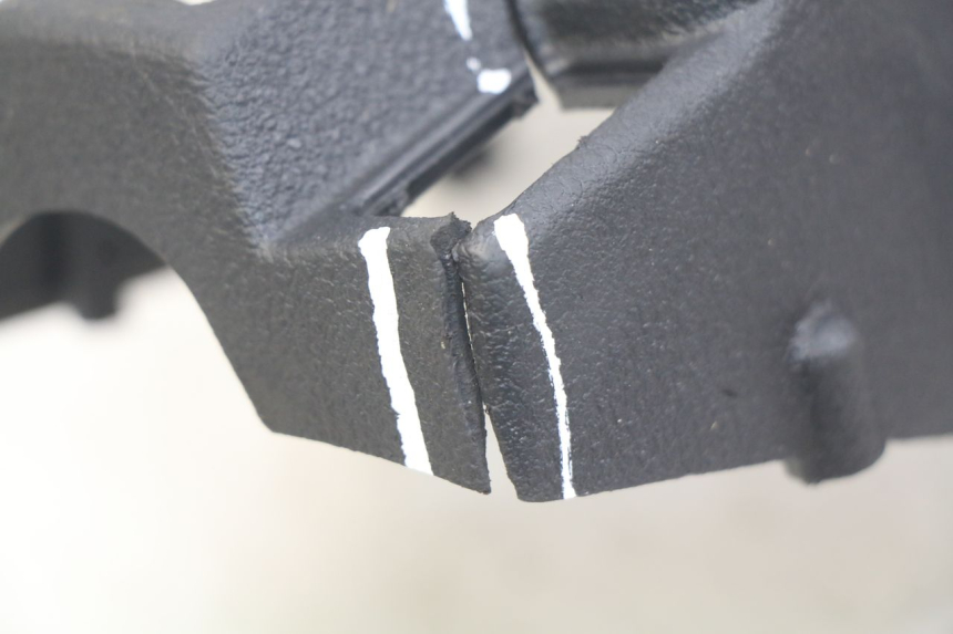 photo de HINTERE LENKERABDECKUNG PIAGGIO BEVERLY 125 (2010 - 2015) - Kennzeichnungen und Originalreferenzen