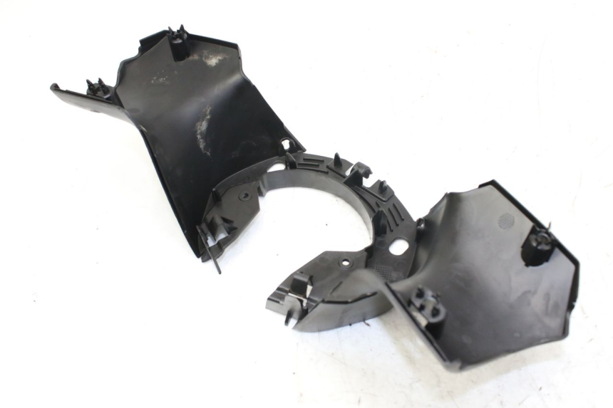 photo de HINTERE LENKERABDECKUNG PEUGEOT CITYSTAR 50 (2013 - 2017) - Details der Befestigungspunkte