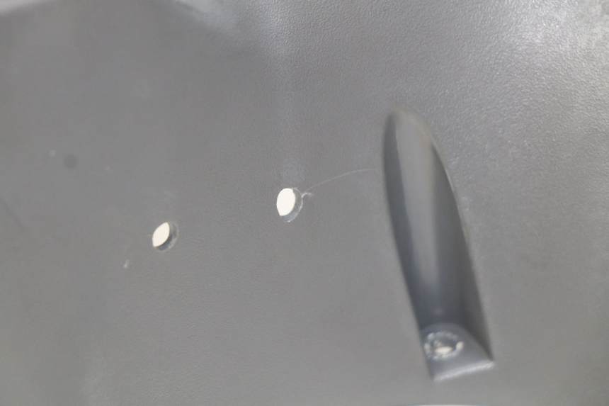 photo de HINTERE LENKERABDECKUNG HONDA FES PANTHEON 2T 125 (1998 - 2002) - Technische Nahaufnahme