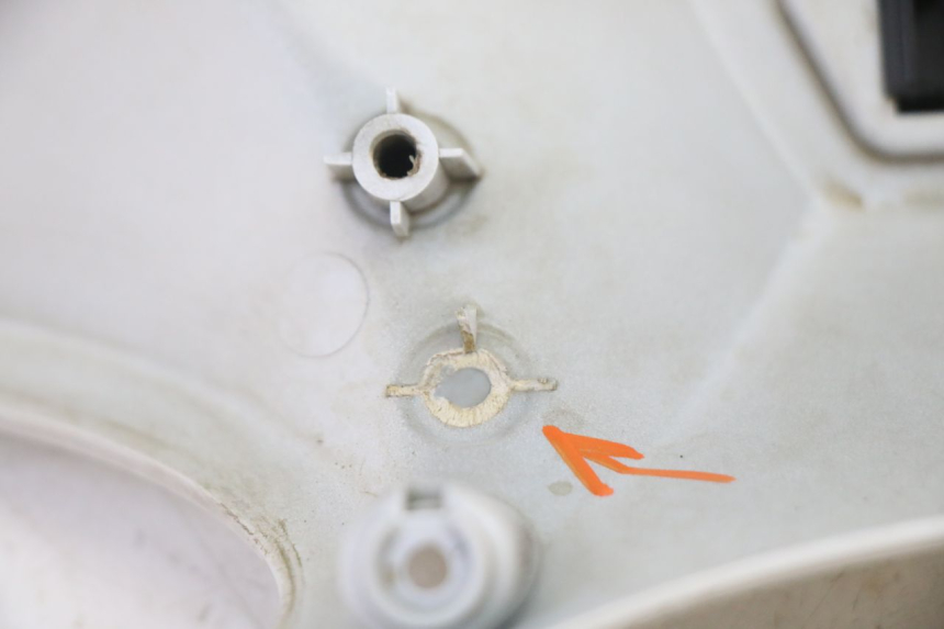 photo de HINTERE LENKERABDECKUNG SYM FIDDLE 3 III 125 (2014 - 2020) - Details der Befestigungspunkte