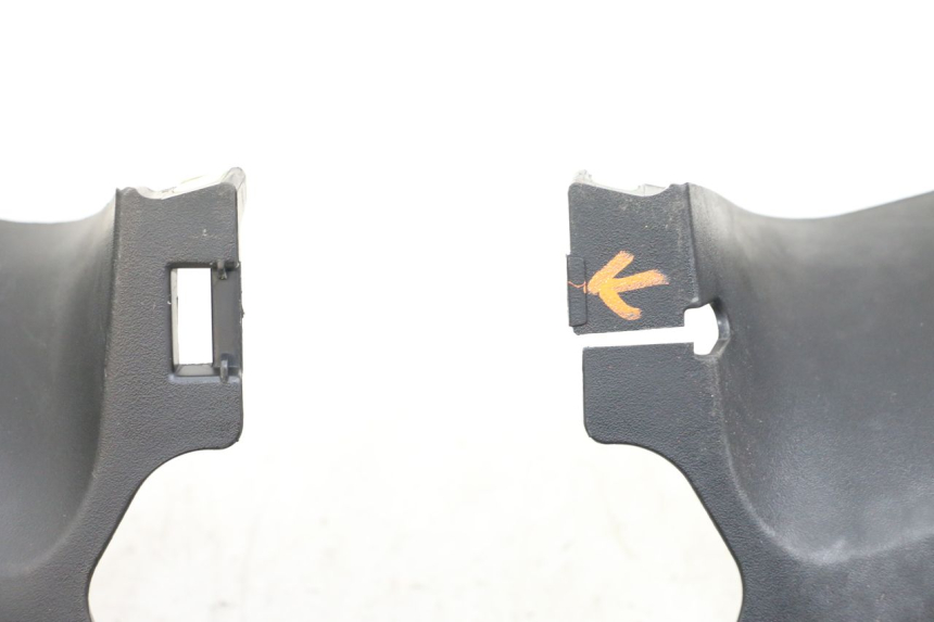 photo de LENKERVERKLEIDUNG HINTEN PEUGEOT GEOPOLIS RS 125 (2007 - 2009) - Detailansicht des Bauteils