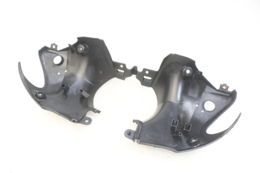 photo de HINTERE LENKERABDECKUNG YAMAHA HW XENTER 125 (2011 - 2017) - Detailansicht des Bauteils