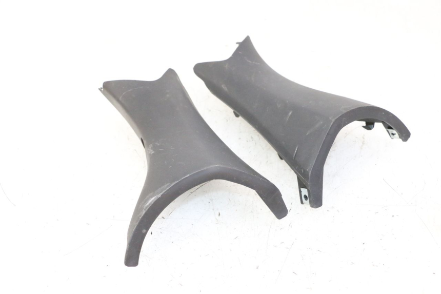 photo de LENKERVERKLEIDUNG HINTEN SYM JOYMAX 125 (2010 - 2017) - Detailansicht des Bauteils