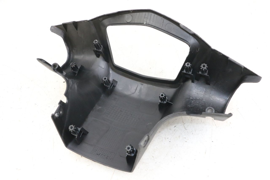 photo de LENKERVERKLEIDUNG HINTEN PEUGEOT KISBEE 2T 50 (2018 - 2022) - Details der Befestigungspunkte