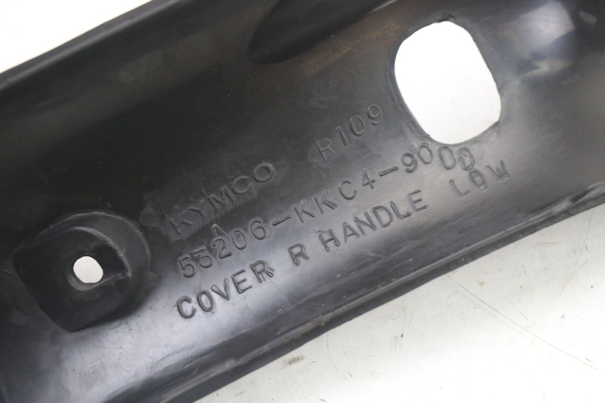 photo de LENKERVERKLEIDUNG HINTEN KYMCO GRAND DINK 125 (2008 - 2014) - Details der Befestigungspunkte