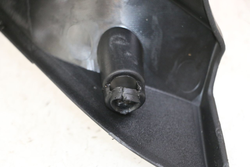 photo de LENKERVERKLEIDUNG HINTEN KYMCO XCITING 500 (2007 - 2010) - Technische Nahaufnahme