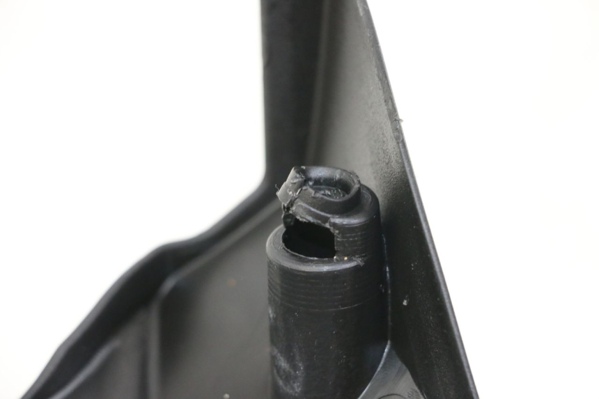 photo de LENKERVERKLEIDUNG HINTEN KYMCO XCITING 500 (2007 - 2010) - Details der Befestigungspunkte