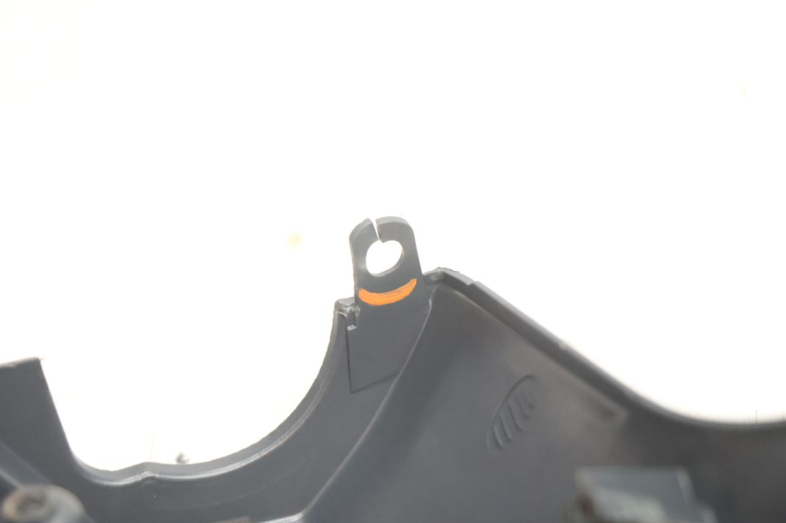 photo de LENKERVERKLEIDUNG HINTEN PIAGGIO LIBERTY 125 (1998 - 2008) - Details der Befestigungspunkte