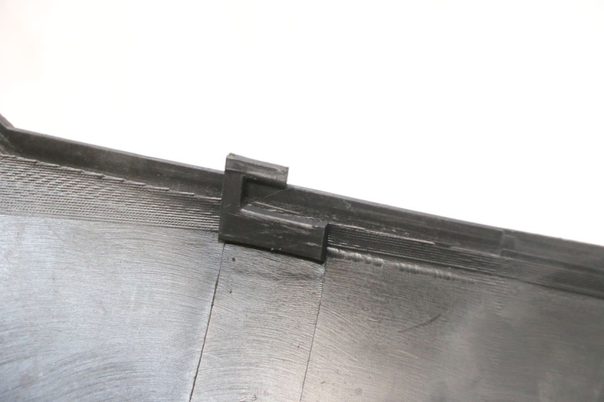 photo de LENKERVERKLEIDUNG HINTEN KEEWAY MATRIX RX9 125 (2006 - 2007) - Detailansicht des Bauteils
