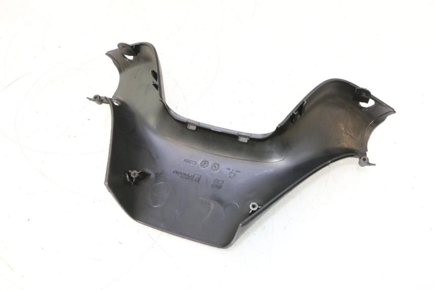 photo de LENKERVERKLEIDUNG HINTEN PIAGGIO MP3 LT 300 (2010 - 2016) - Detailansicht des Bauteils