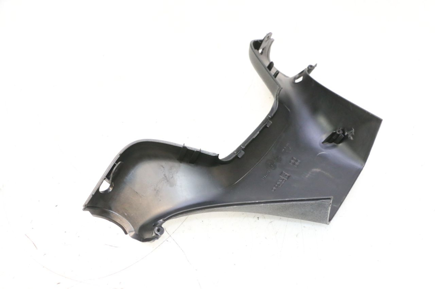 photo de LENKERVERKLEIDUNG HINTEN PIAGGIO MP3 LT 300 (2010 - 2016) - Details der Befestigungspunkte