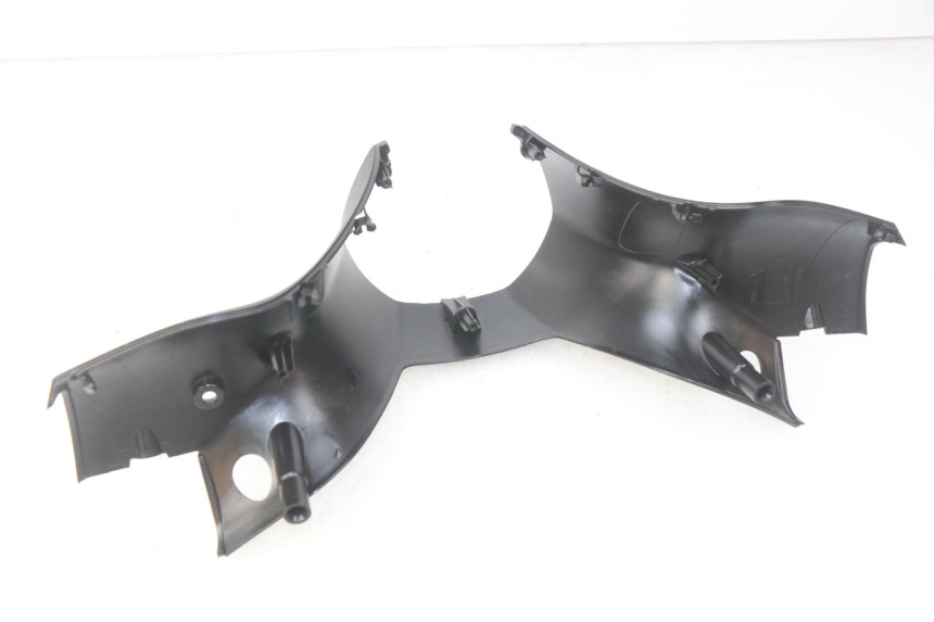 photo de HINTERE LENKERABDECKUNG PIAGGIO MP3 500 (2014 - 2017) - Details der Befestigungspunkte