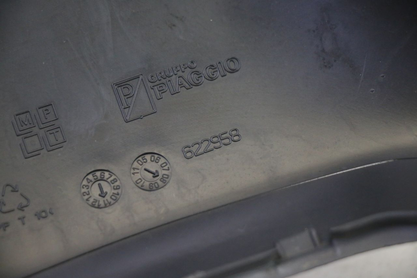 photo de RüCKSPIEGELABDECKUNG PIAGGIO MP3 RL 250 (2006 - 2010) - Details der Befestigungspunkte