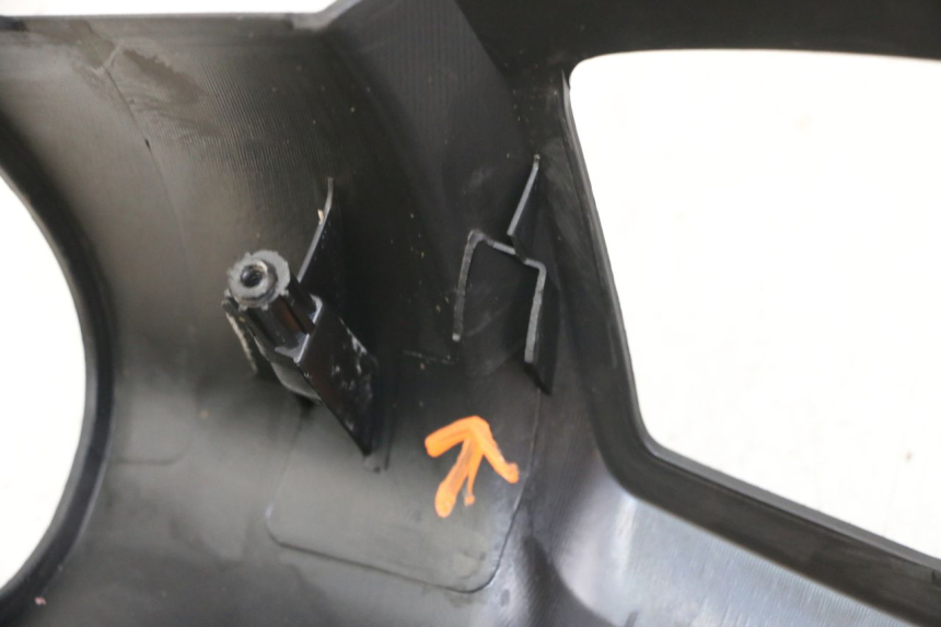 photo de LENKERVERKLEIDUNG HINTEN PEUGEOT VIVACITY 125 (2010 - 2017) - Details der Befestigungspunkte