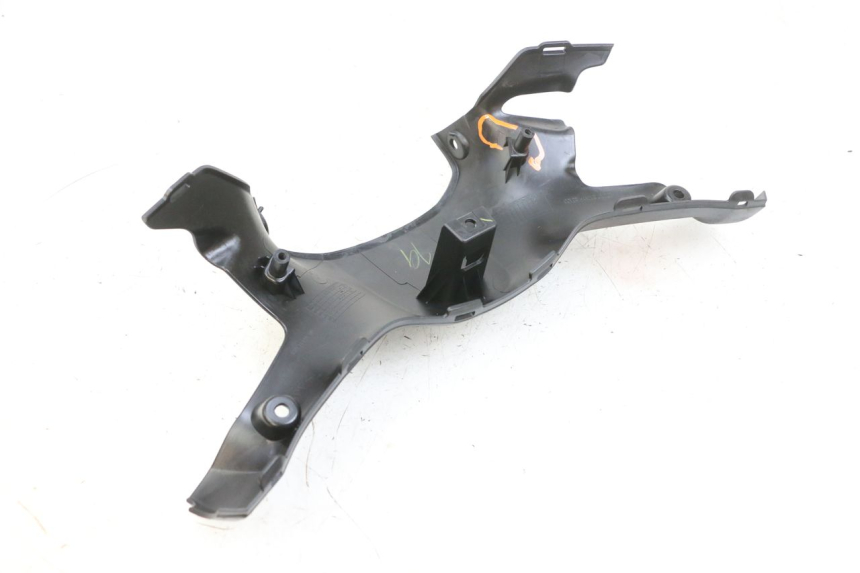 photo de LENKERVERKLEIDUNG HINTEN YAMAHA TRICITY 300 (2020 - 2024) - Details der Befestigungspunkte