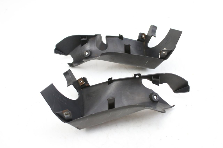 photo de HINTERE LENKERABDECKUNG SUZUKI UH BURGMAN 125 (2002 - 2006) - Details der Befestigungspunkte