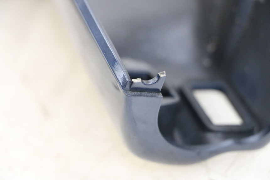 photo de LENKERVERKLEIDUNG HINTEN PIAGGIO VESPA LX 125 (2005 - 2010) - Detailansicht des Bauteils