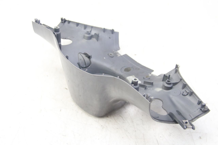 photo de HINTERE LENKERABDECKUNG PIAGGIO VESPA SPRINT 2T 50 (2014 - 2018) - Detailansicht des Bauteils