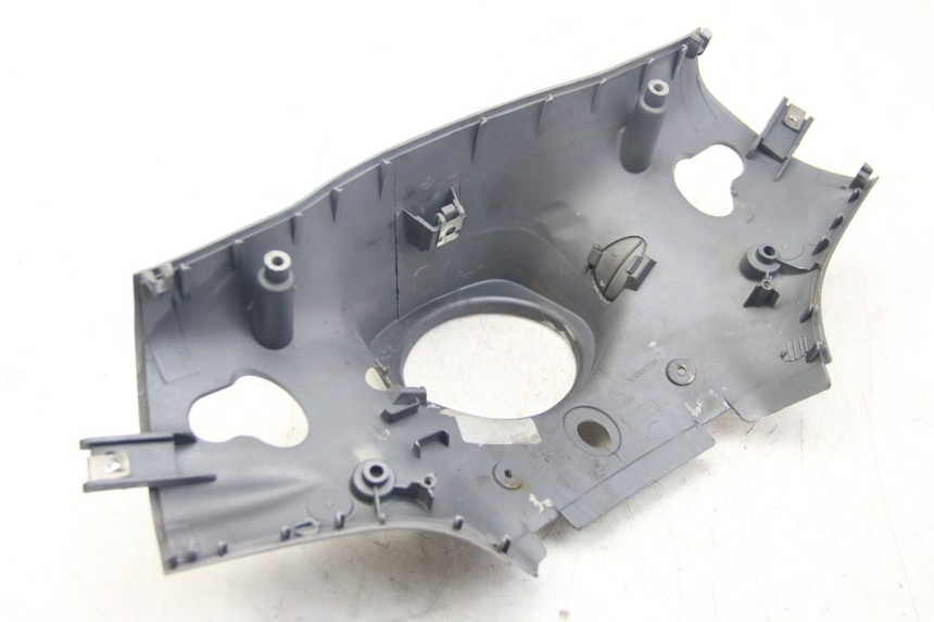 photo de HINTERE LENKERABDECKUNG PIAGGIO VESPA SPRINT 2T 50 (2014 - 2018) - Technische Nahaufnahme