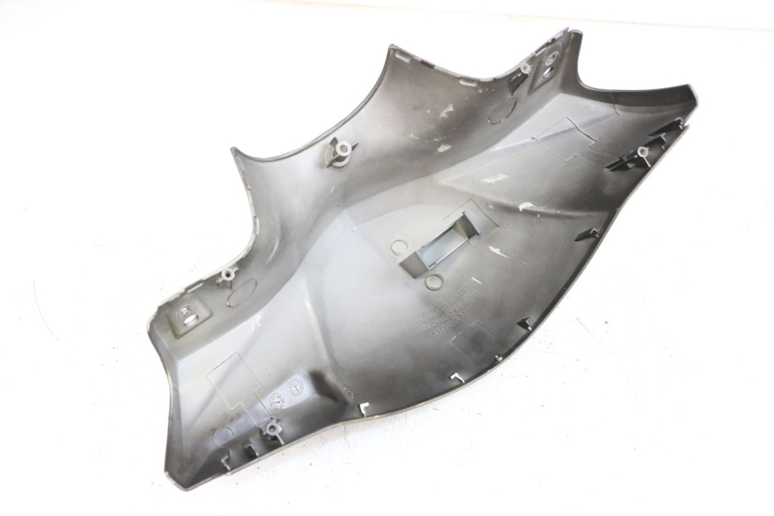 photo de LENKERVERKLEIDUNG VORNE KYMCO AGILITY PREMIUM 50 (2007 - 2010) - Details der Befestigungspunkte