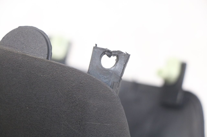 photo de VORDERER LENKERABDECKUNG PEUGEOT ELYSEO 125 (1999 - 2004) - Detailansicht des Bauteils