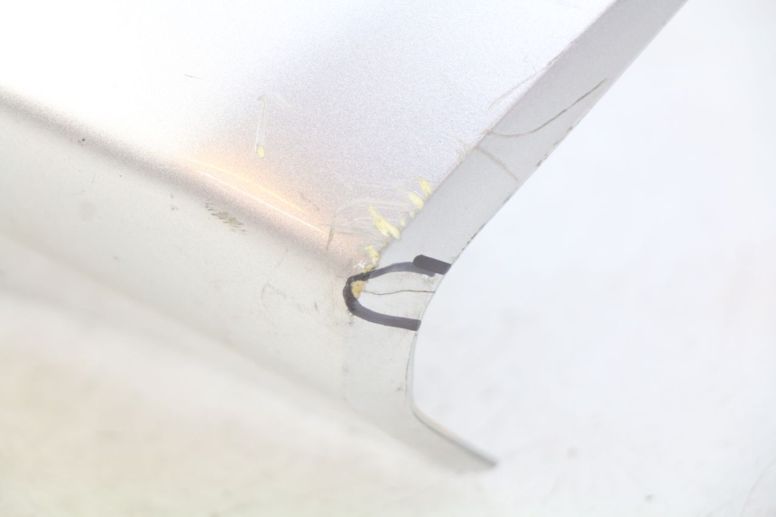 photo de VORDERER LENKERABDECKUNG HONDA FES PANTHEON 125 (2003 - 2007) - Details der Befestigungspunkte